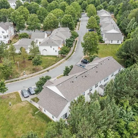Peaceful, Townhome In Hope Valley Farms